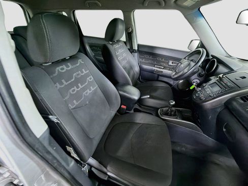 Used 2012 Kia Soul + FWD image 28
