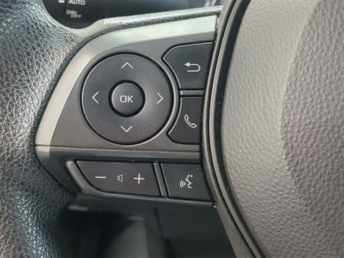 Used 2020 Toyota Corolla LE image 29