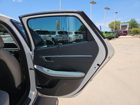 Used 2022 Hyundai Sonata Limited FWD image 14