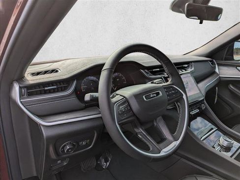 New 2025 Jeep Grand Cherokee Limited image 12