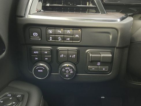 New 2026 Chevrolet Tahoe Premier w/ Sun And Tow Package AWD/4WD image 22
