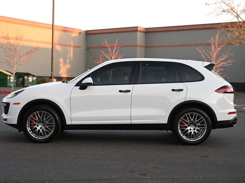 Used 2016 Porsche Cayenne Turbo image 4