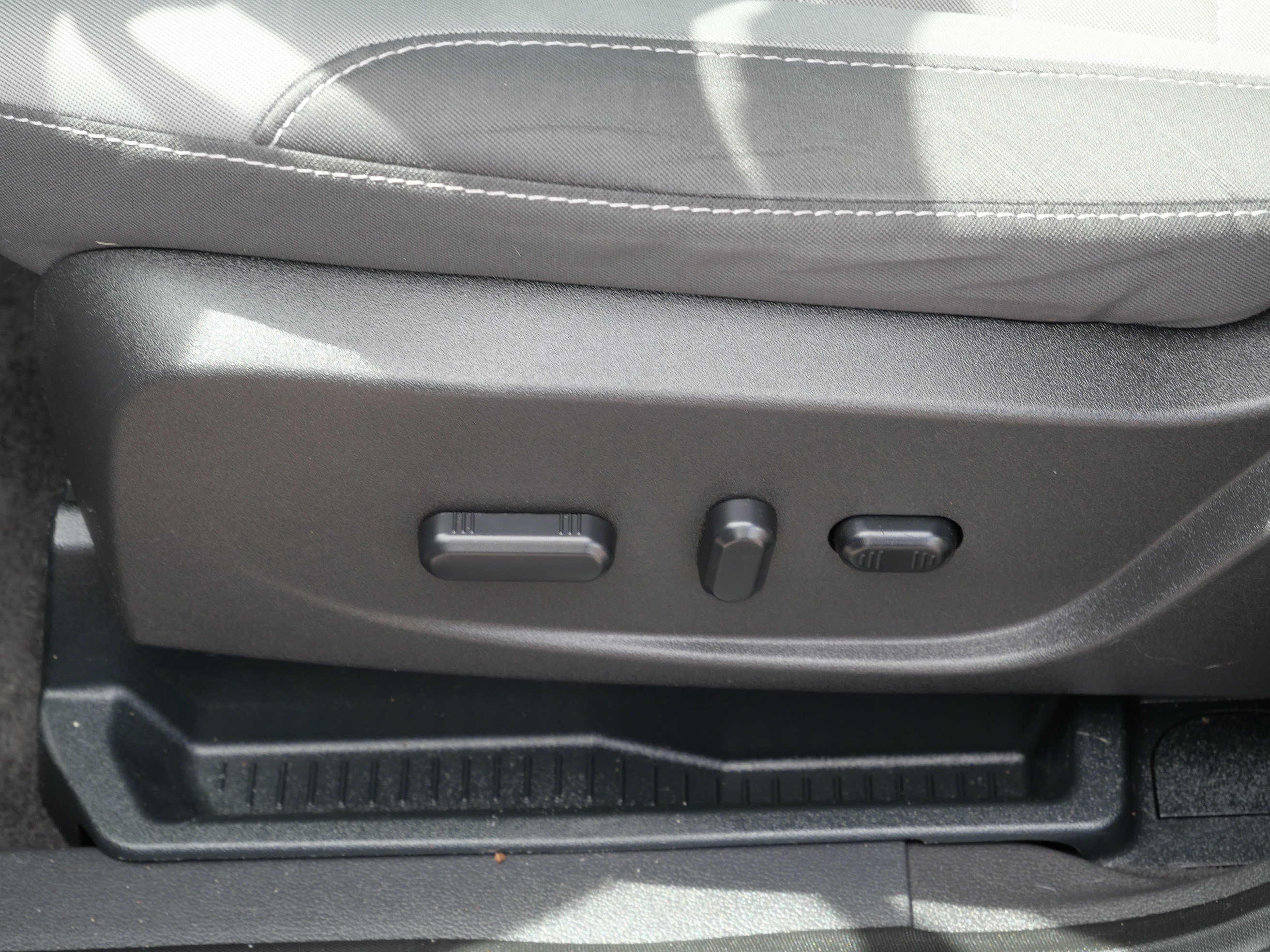 Used 2015 Ford Escape SE FWD image 19