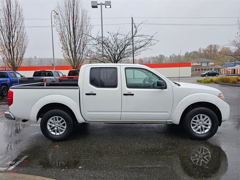 Used 2016 Nissan Frontier SV image 4