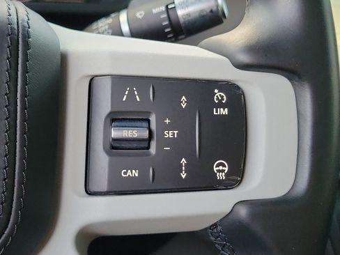 Used 2020 Land Rover Defender 110 HSE image 31