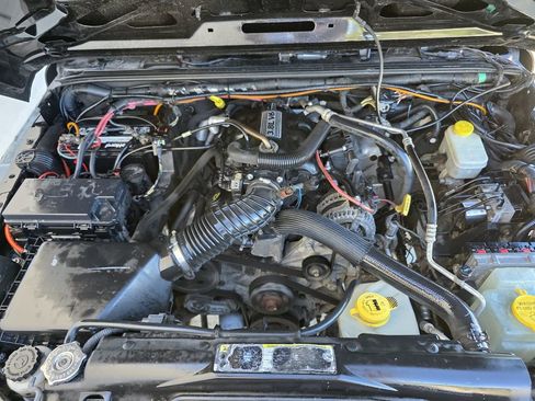 Used 2011 Jeep Wrangler Unlimited 70th Anniversary w/ Connectivity Group image 29