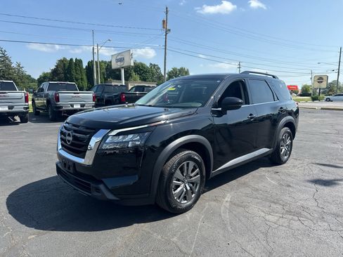 Used 2025 Nissan Pathfinder SV AWD/4WD image 1