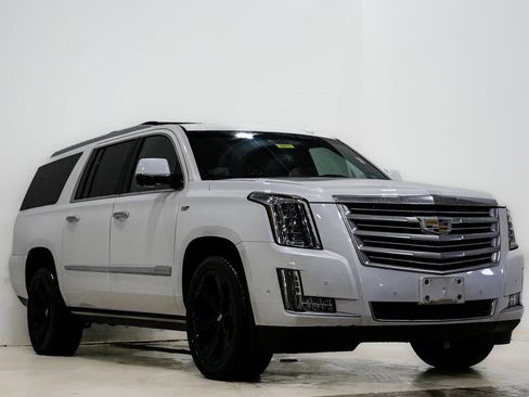 Used 2019 Cadillac Escalade ESV Platinum image 1