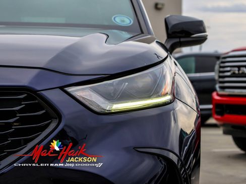 Used 2022 Toyota Highlander XSE image 5