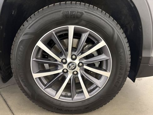 Used 2017 Toyota Highlander XLE AWD/4WD image 45