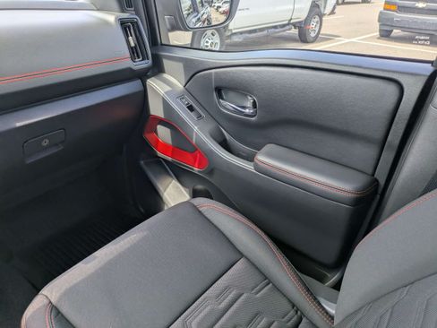Used 2025 Nissan Frontier Pro-X w/ Black Accent Package RWD image 16