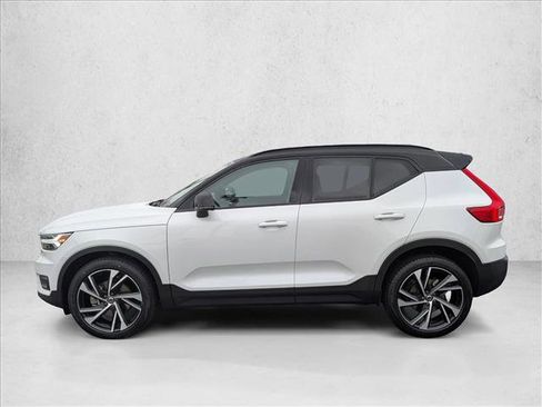 Used 2021 Volvo XC40 T5 R-Design w/ Climate Package image 9
