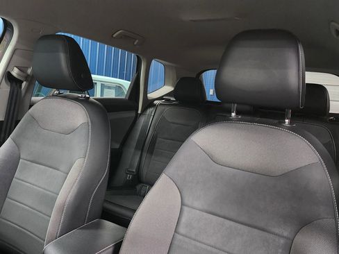 Used 2022 Volkswagen Taos SE w/ IQ.Drive SE Package image 9