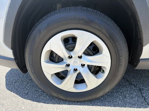 Certified 2022 Toyota RAV4 LE FWD image 21