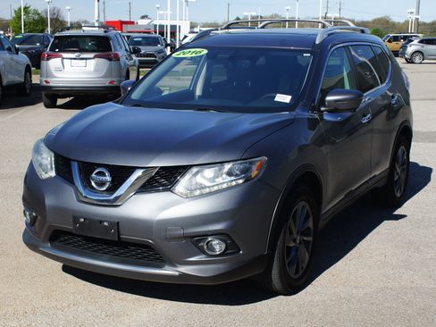 Used 2016 Nissan Rogue SL w/ SL Premium Package image 2
