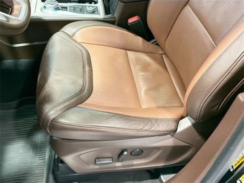 Used 2024 Ford Explorer King Ranch w/ Technology Package image 18