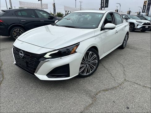 Used 2025 Nissan Altima 2.5 SL FWD image 2