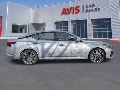 Used 2023 Nissan Altima 2.5 SL image 9