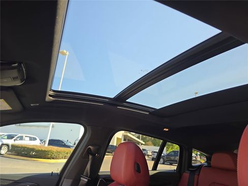 Certified 2024 BMW X4 M40i w/ Premium Package image 25