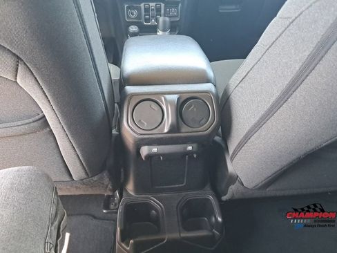 Used 2024 Jeep Wrangler Unlimited Sport AWD/4WD image 25