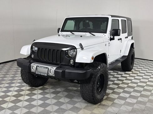 Used 2017 Jeep Wrangler Unlimited Sahara AWD/4WD image 10