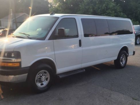Used 2019 Chevrolet Express 3500 LT w/ LT Preferred Equipment Group RWD image 4