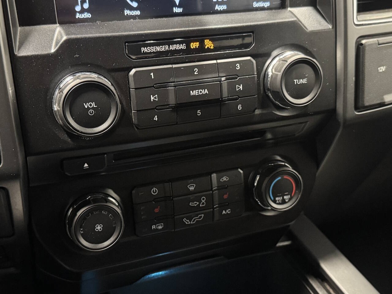 Used 2017 Ford F150 XLT w/ Equipment Group 302A Luxury AWD/4WD image 32