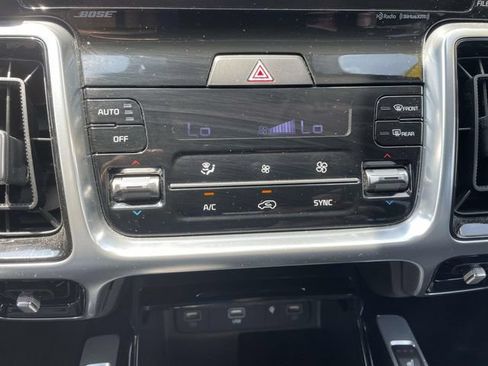 Certified 2023 Kia Sorento SX AWD/4WD image 32