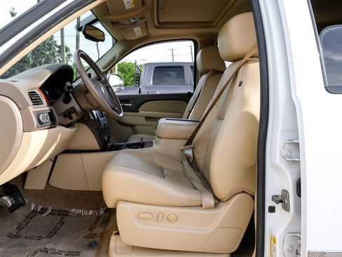 Used 2011 Chevrolet Tahoe LTZ RWD image 28
