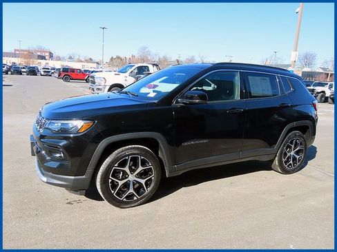 Used 2024 Jeep Compass Limited AWD/4WD image 3