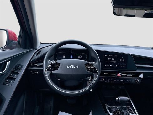 Used 2023 Kia Niro LX image 21