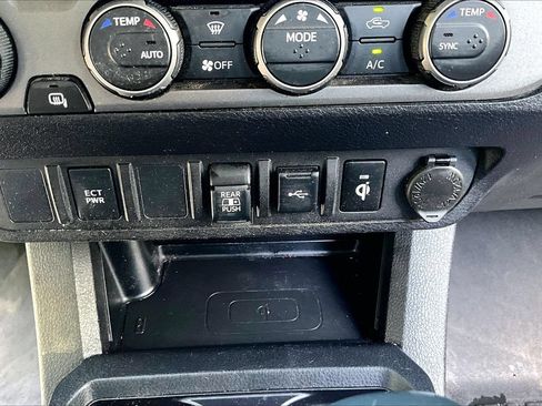 Used 2022 Toyota Tacoma TRD Sport AWD/4WD image 26