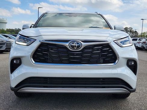 Used 2025 Toyota Highlander Platinum image 9