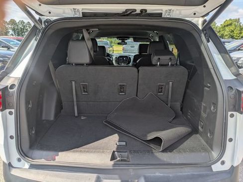Used 2022 Chevrolet Traverse LT FWD image 32