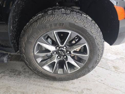 Used 2024 Chevrolet Tahoe Z71 w/ Luxury Package image 12