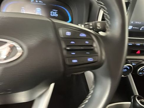 Used 2025 Hyundai Venue SEL FWD image 17