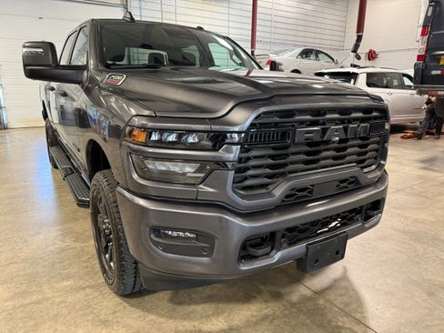 Used 2025 RAM 2500 Big Horn AWD/4WD image 1