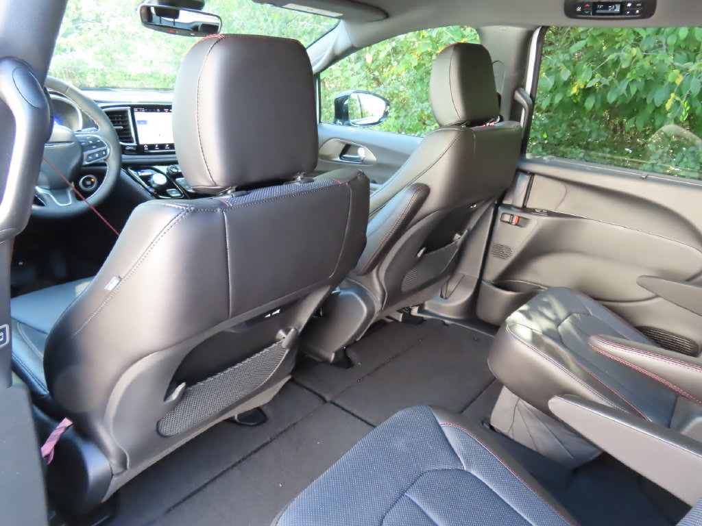 New 2027 Chrysler Pacifica Select AWD/4WD image 22