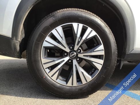 Used 2023 Nissan Rogue SV FWD image 17