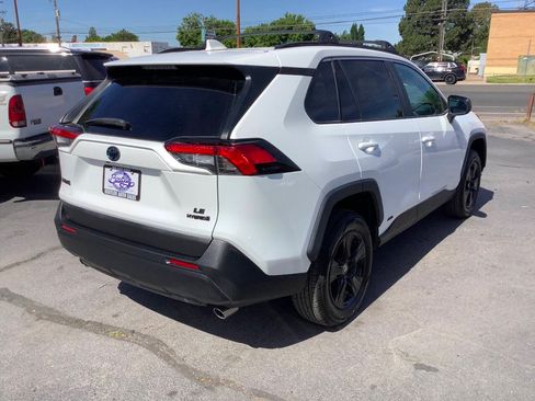 Used 2021 Toyota RAV4 LE AWD/4WD image 14