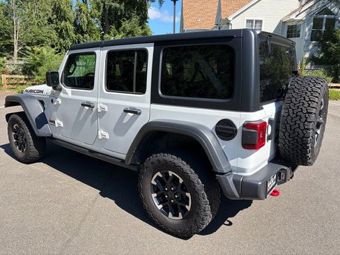 Used 2025 Jeep Wrangler Unlimited Rubicon AWD/4WD image 5