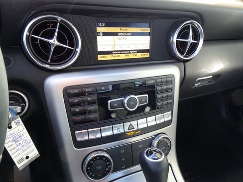 Used 2012 Mercedes-Benz SLK 250 image 17