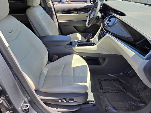 Used 2023 Cadillac XT6 Premium Luxury w/ Technology Package FWD image 16