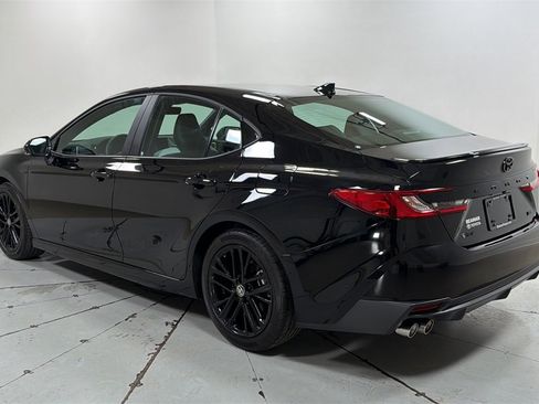 Used 2026 Toyota Camry SE w/ Convenience Package image 7