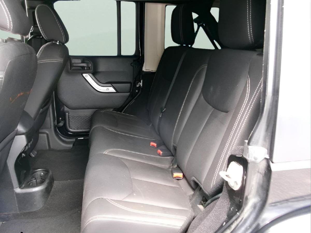 Used 2015 Jeep Wrangler Unlimited Sahara w/ Dual Top Group AWD/4WD image 10