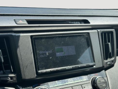 Used 2018 Toyota RAV4 SE w/ Power Extra Value Package FWD image 12