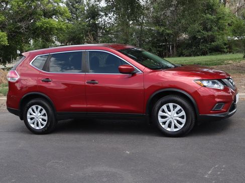 Used 2016 Nissan Rogue S AWD/4WD image 2
