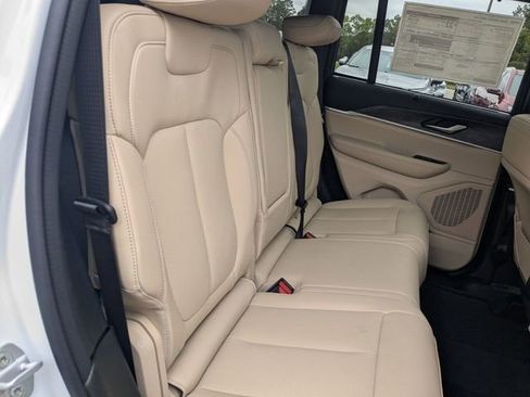 New 2025 Jeep Grand Cherokee Limited w/ Luxury Tech Group II AWD/4WD image 36