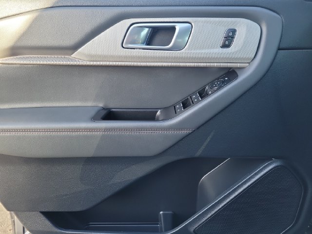 Used 2026 Ford Explorer Active RWD image 21