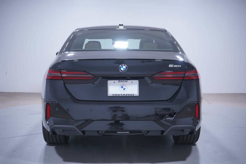 Used 2026 BMW 530i w/ M Sport Package RWD image 5